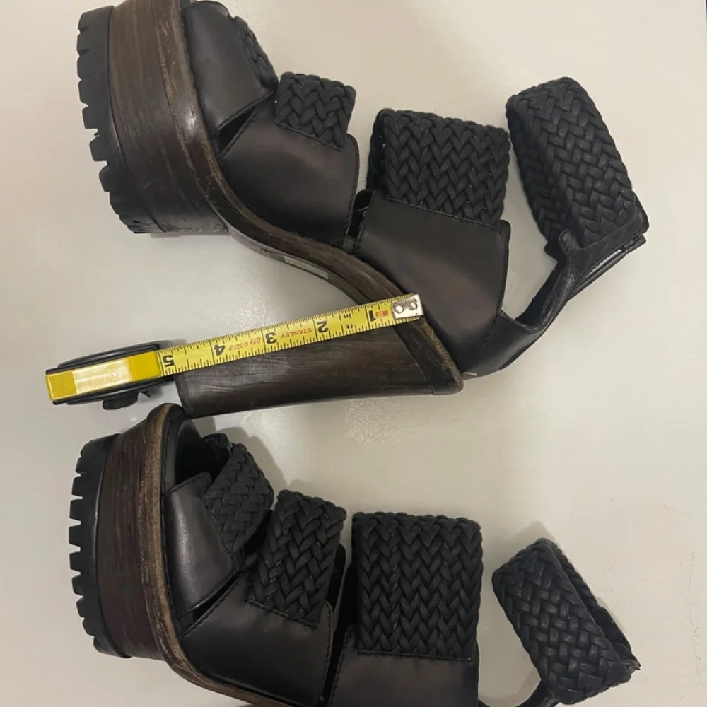 Burberry Platform Heels (SIZE: EUR 38 / US 7 1/2) - Picture 6 of 16